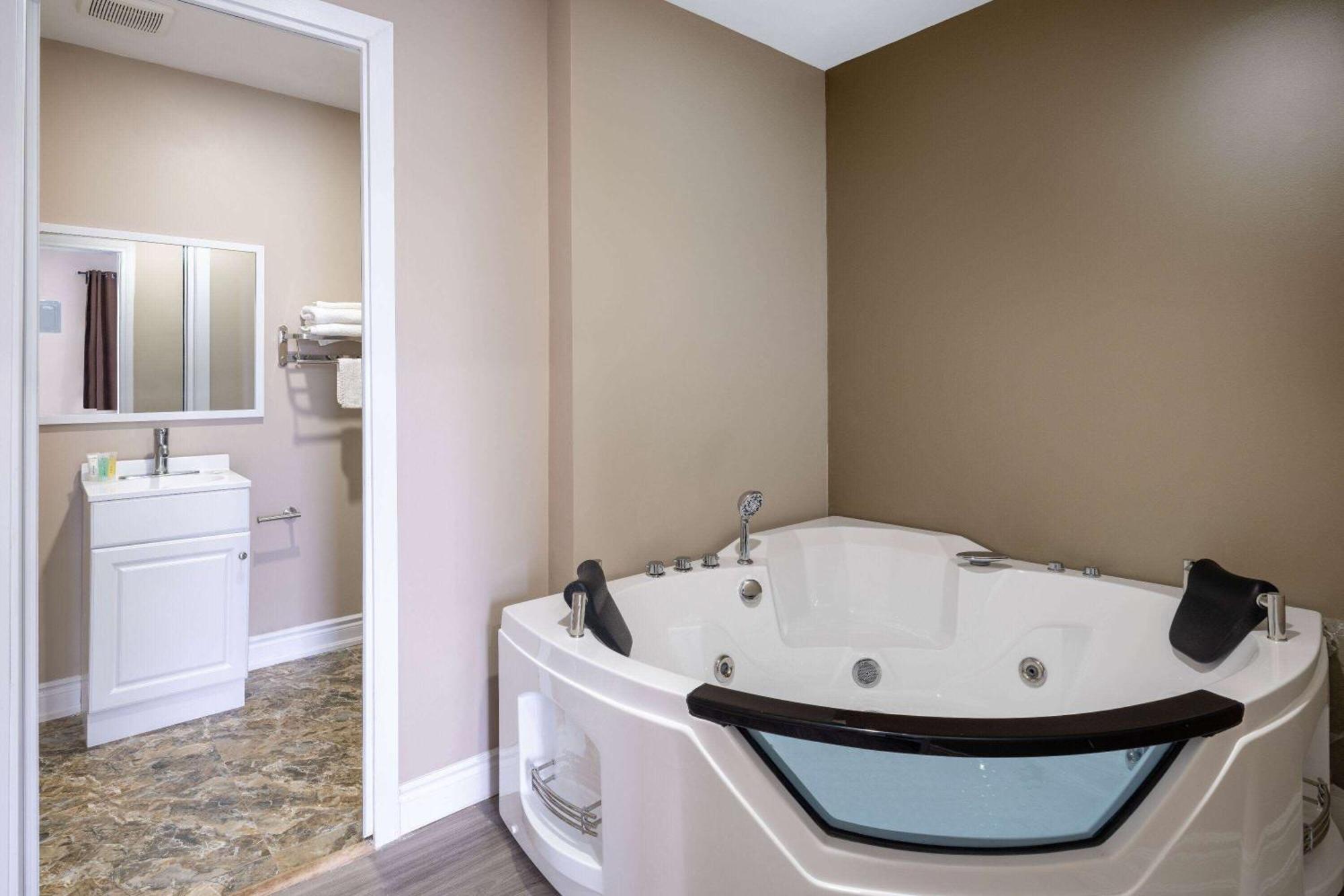 Super 8 By Wyndham Niagara Falls On Екстериор снимка